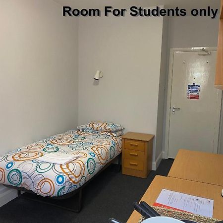 Charming Rooms For Students Only, Cricklewood Lane - Sk Londra Dış mekan fotoğraf