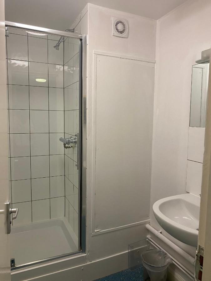 Charming Rooms For Students Only, Cricklewood Lane - Sk Londra Dış mekan fotoğraf
