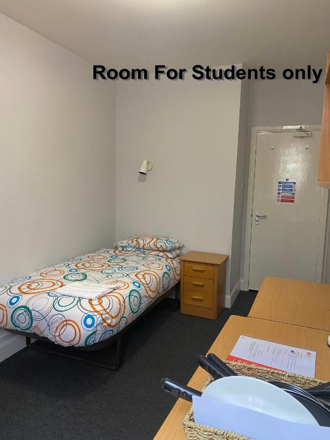 Charming Rooms For Students Only, Cricklewood Lane - Sk Londra Dış mekan fotoğraf